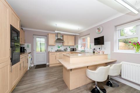 4 bedroom detached house for sale, Oak Grove, Kidderminster