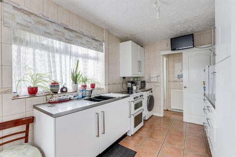 3 bedroom end of terrace house for sale, Harmston Rise, Basford NG5
