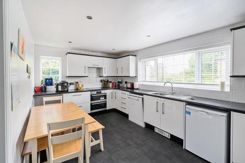 52 Long Row, Horsforth, Leeds, LS18 5AA