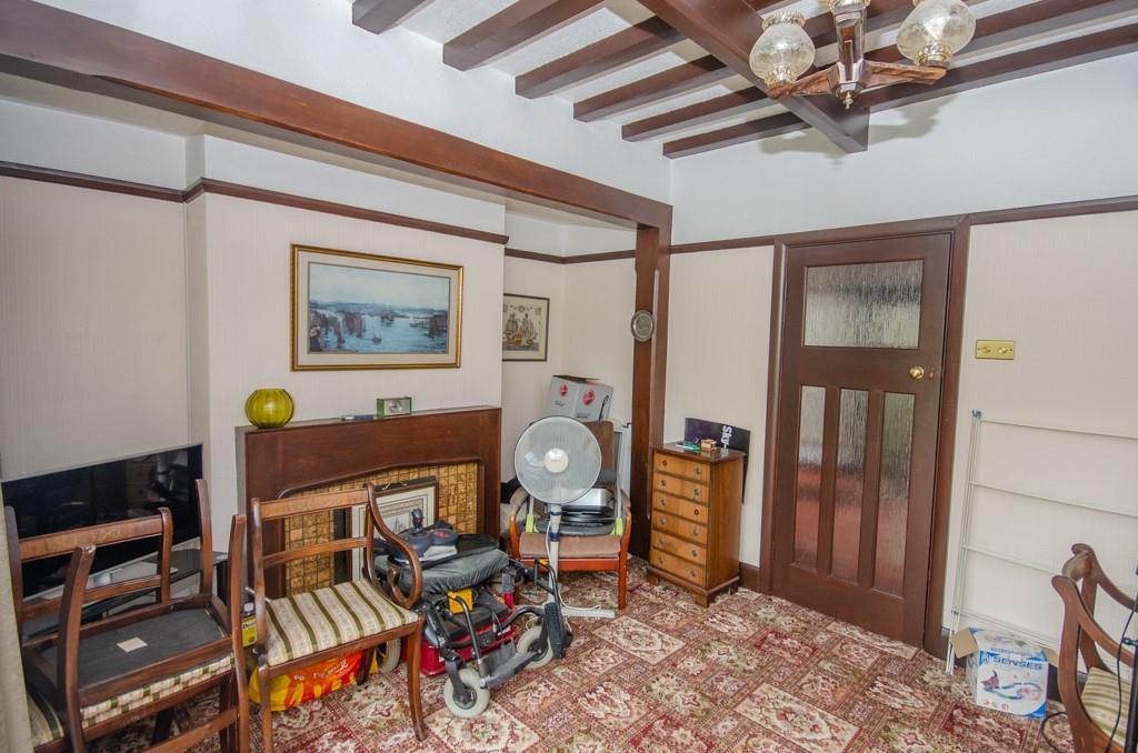 Dining room pic 2.jpg