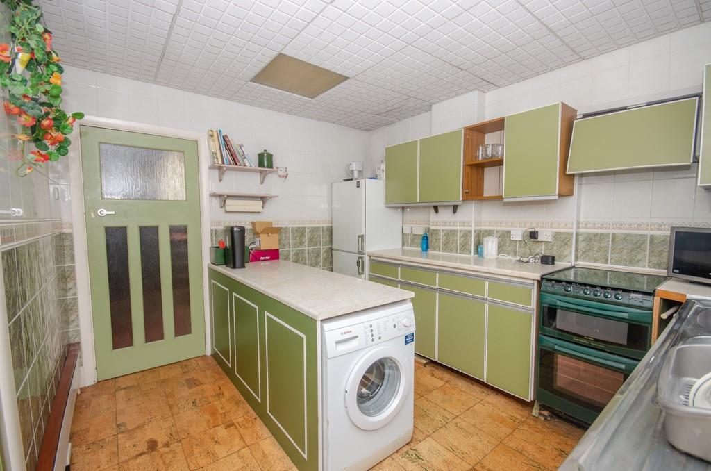 Kitchen pic 2.jpg