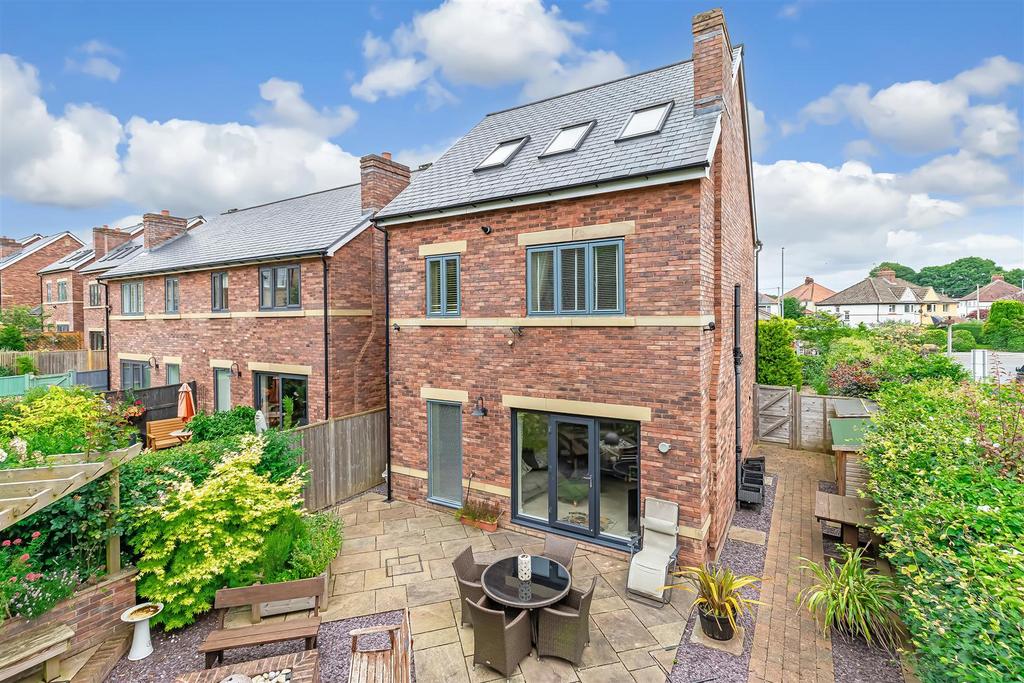 Middleton Court, Otley LS21 4 bed detached house for sale £500,000
