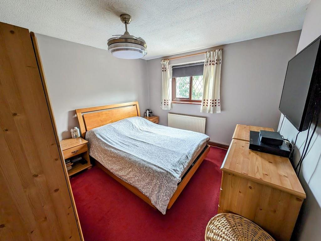 Bed 1.jpg