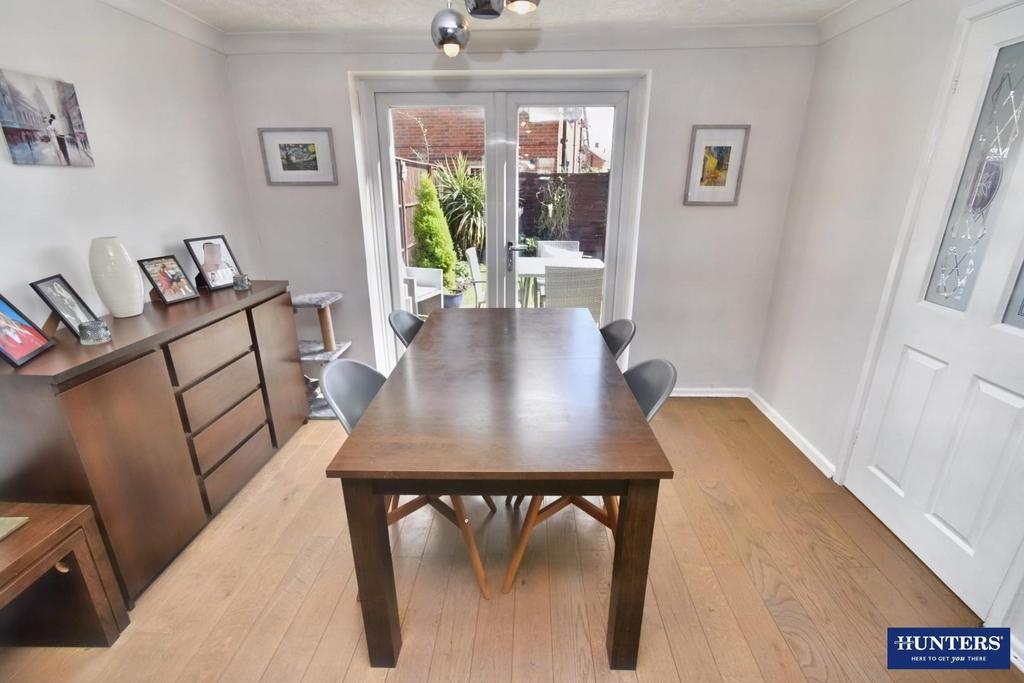 Lounge-dining room