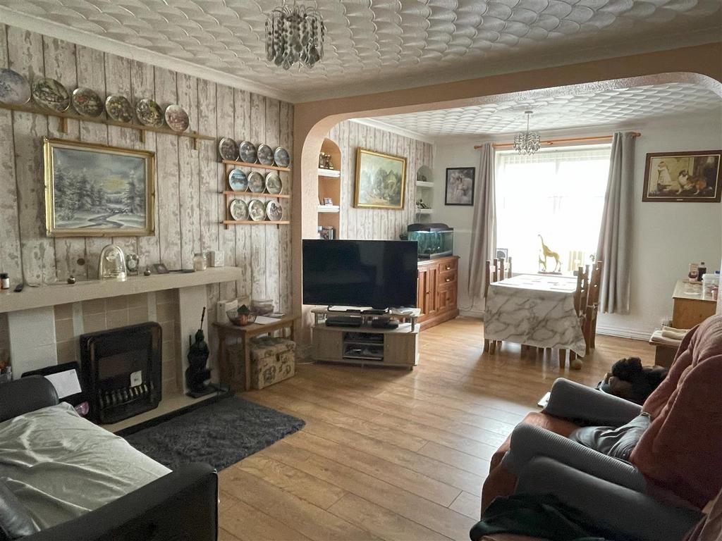 Lounge/Dining Room