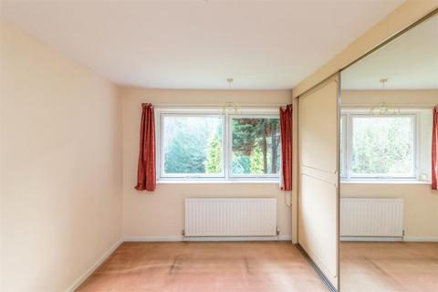 5 Five Trees Drive, Sheffield, S17 3LX