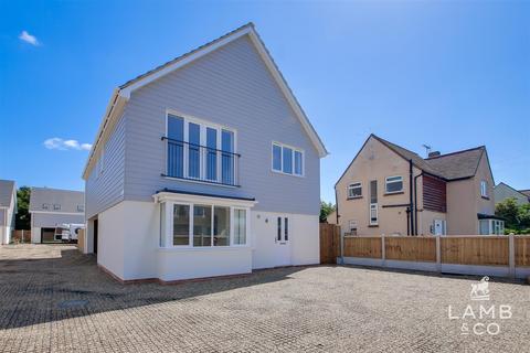 4 bedroom detached house for sale, Golf Green Road, Clacton-On-Sea CO15