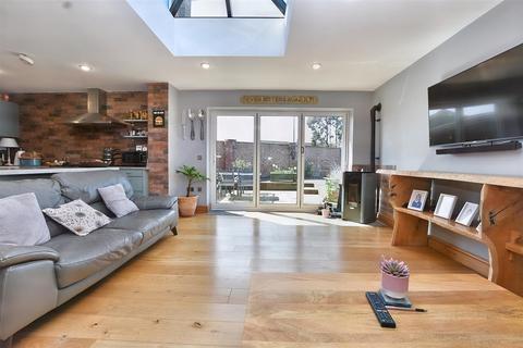 3 bedroom end of terrace house for sale, Seven Sisters Road, Eastbourne