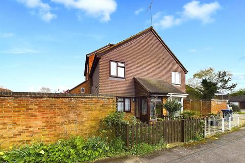 1 Campion Close, Denham, Uxbridge, UB9 5BX