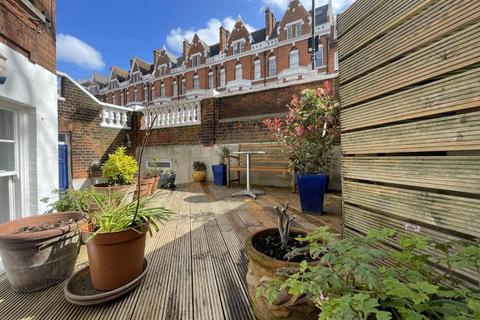62c Addison Gardens, London, W14 0DP
