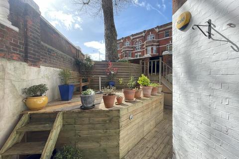 62c Addison Gardens, London, W14 0DP