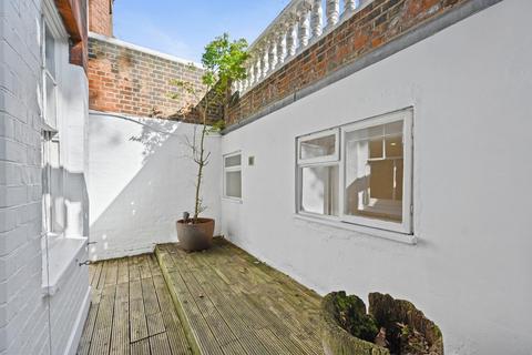 62c Addison Gardens, London, W14 0DP