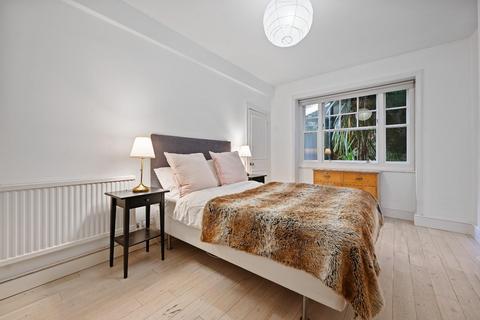 62c Addison Gardens, London, W14 0DP