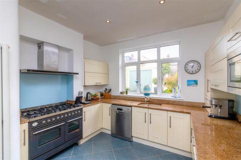 5 bedroom detached house for sale, Ringinglow Road, Ecclesall, Sheffield