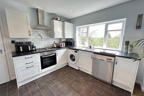2 bedroom apartment to rent, Northstead Manor Drive, Scarborough