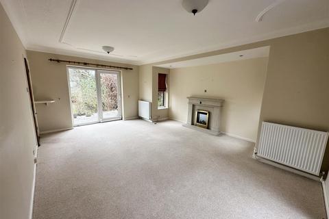 4 bedroom detached house to rent, Gorse Bank Road, Hale Barns