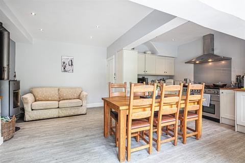 21 Causeway Head Road, Sheffield, S17 3DR