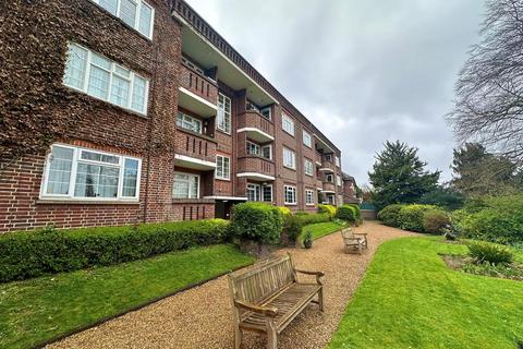 2 bedroom apartment to rent, The Mount, Luton