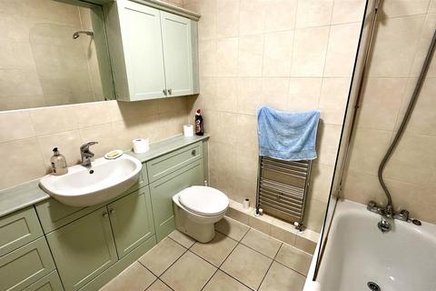 2 bedroom flat for sale, Byron Court, Fairfax Road, London NW6