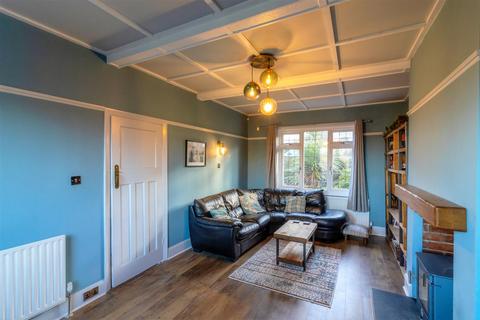 40 The Grove, Sheffield, S17 4AS
