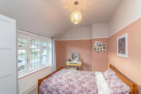 40 The Grove, Sheffield, S17 4AS
