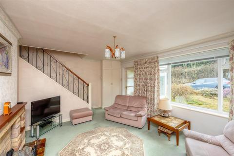 16 Warminster Close, Sheffield, S8 9BH