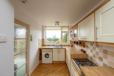 16 Warminster Close, Sheffield, S8 9BH