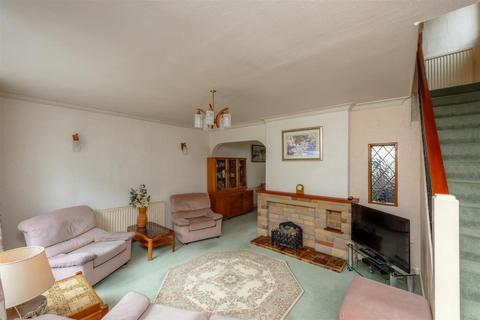 16 Warminster Close, Sheffield, S8 9BH