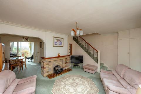 16 Warminster Close, Sheffield, S8 9BH