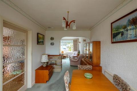 16 Warminster Close, Sheffield, S8 9BH