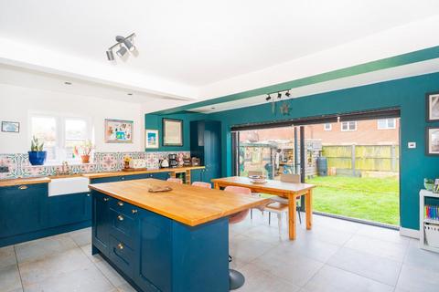 3 bedroom semi-detached house for sale, Weymouth Road, Bedminster