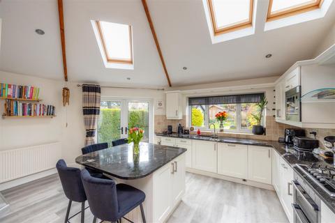 4 bedroom semi-detached house for sale, Main Avenue, Totley Rise, Sheffield