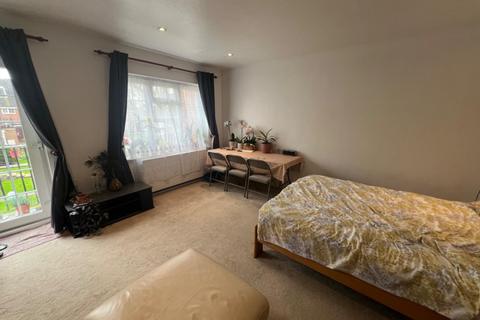 2 bedroom maisonette to rent, Bramble Close, Stanmore