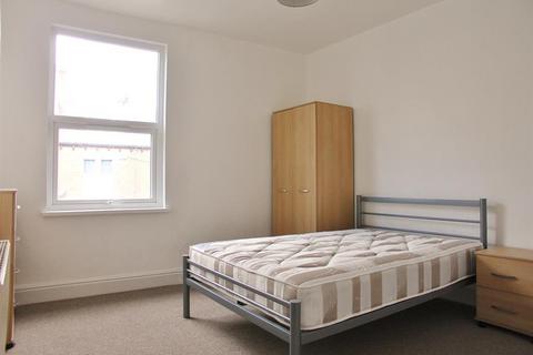 3 bedroom terraced house to rent, Hunter House Road, Sheffield, S11 8TU