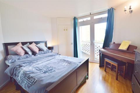 1 bedroom flat for sale, Sussex Close, Slough