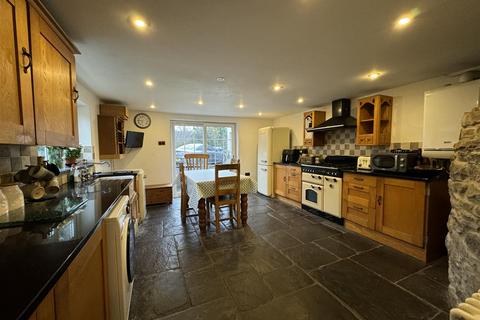 3 bedroom semi-detached house for sale, Kings Road, Llandybie, Ammanford