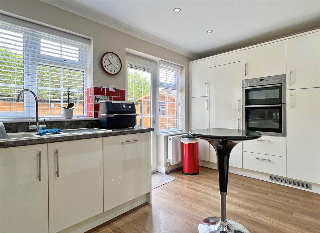 Kitchen c.jpg