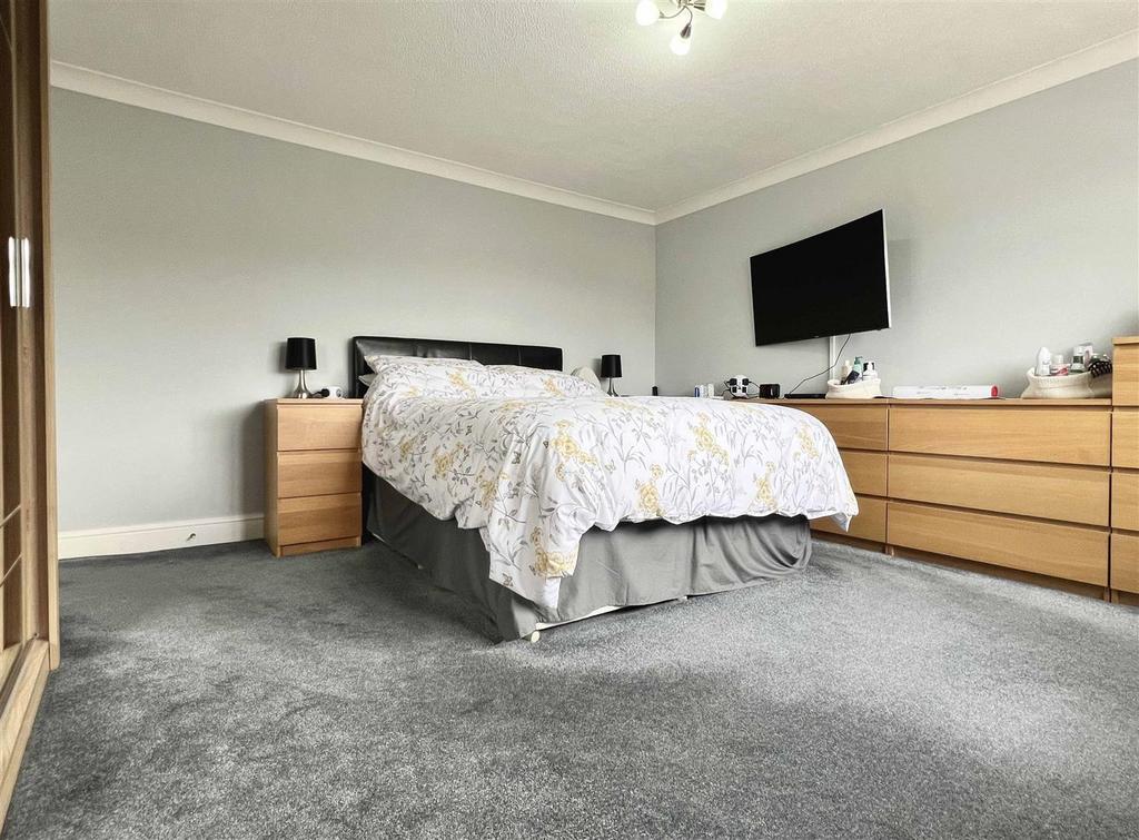 Bed 1.jpg
