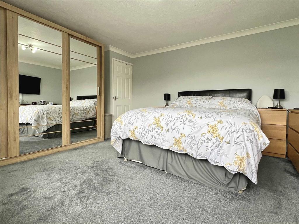 Bed 1b.jpg