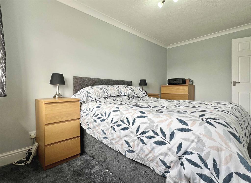 Bed 2.jpg