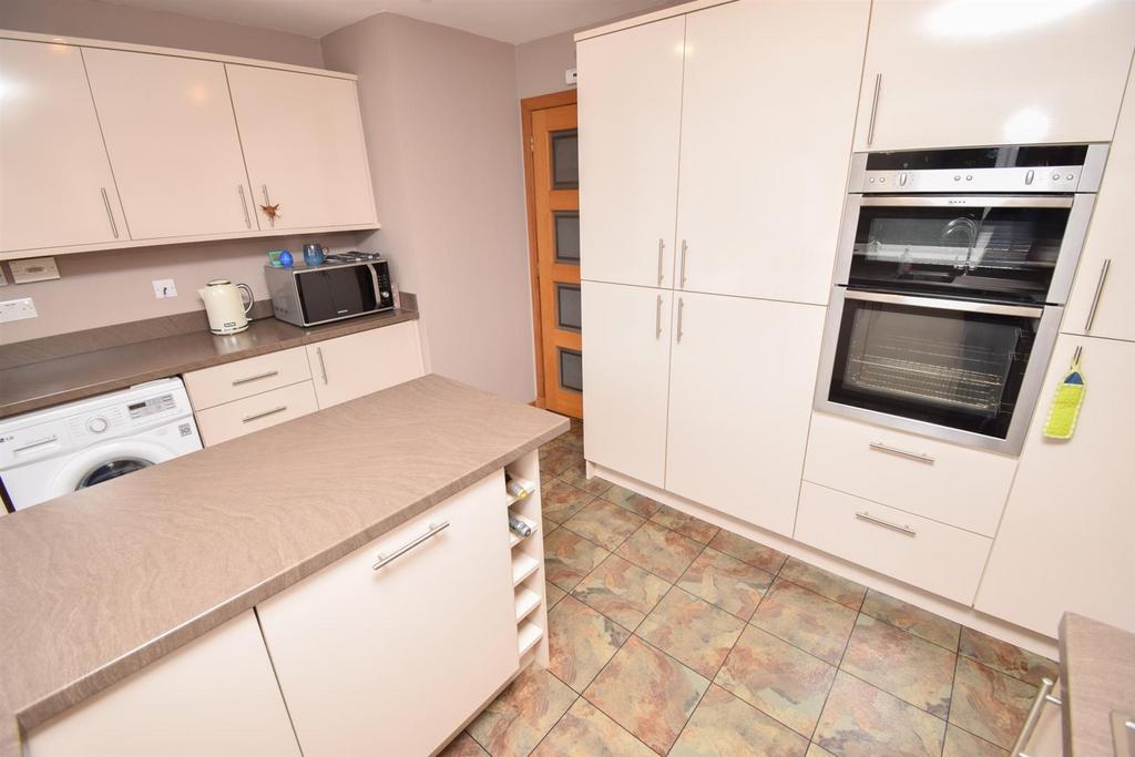 KITCHEN (2).jpg
