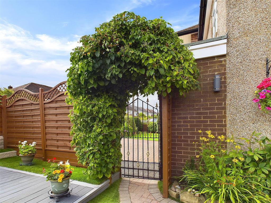 CAM02739 G0-PR0115-STILL022.jpg