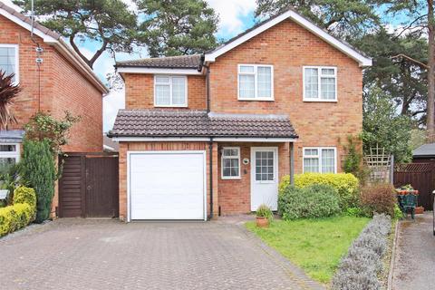 5 bedroom detached house to rent, Blackbird Close, Poole