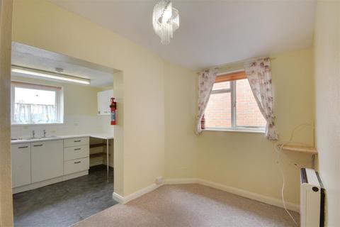 1 bedroom flat to rent, Chatsworth Road, Worthing, BN11