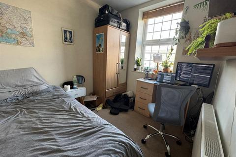 3 bedroom property to rent, Chapel Market, London