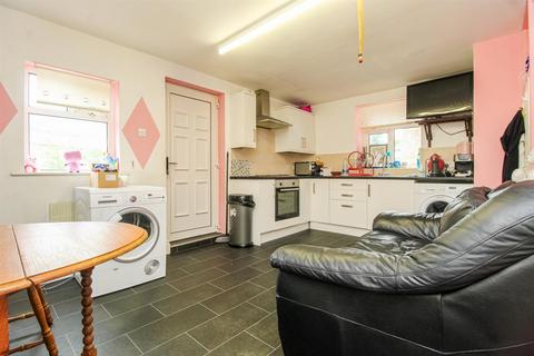 2 bedroom flat for sale, Swindon Road, Dewsbury WF13