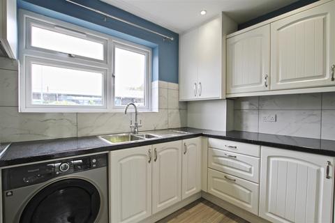 1 bedroom in a house share to rent, Blenheim Chase, Leigh-On-Sea
