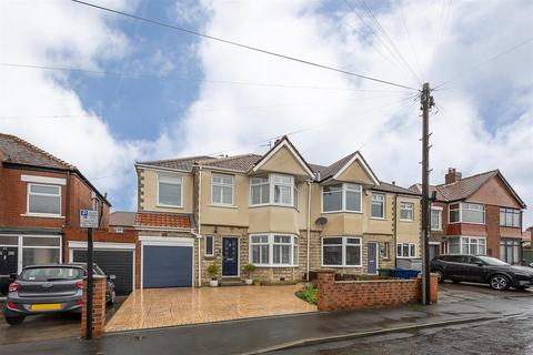 4 bedroom semi-detached house for sale, Teesdale Gardens, High Heaton, Newcastle upon Tyne