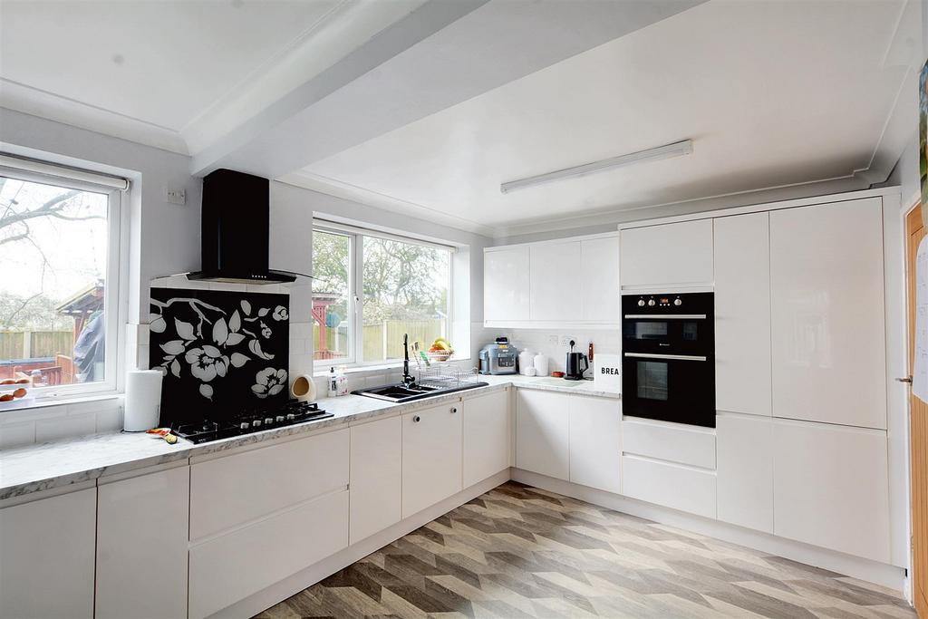 Open plan family dining kitchen