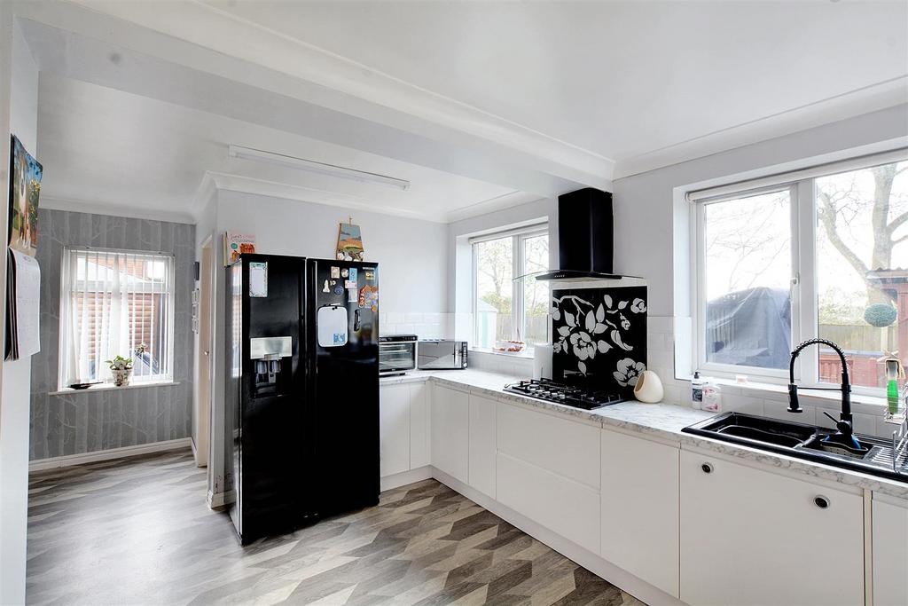 Open plan family dining kitchen